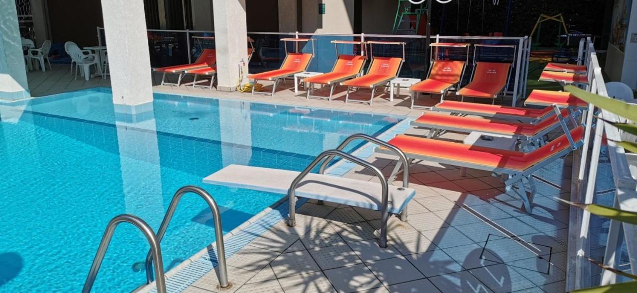 Hotel Cosmos Rimini Exteriér fotografie