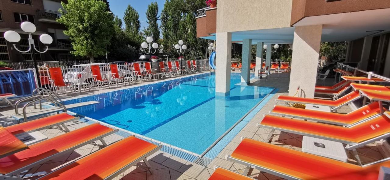 Hotel Cosmos Rimini Exteriér fotografie